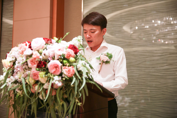 商会王峥威秘书长主持会议.jpg